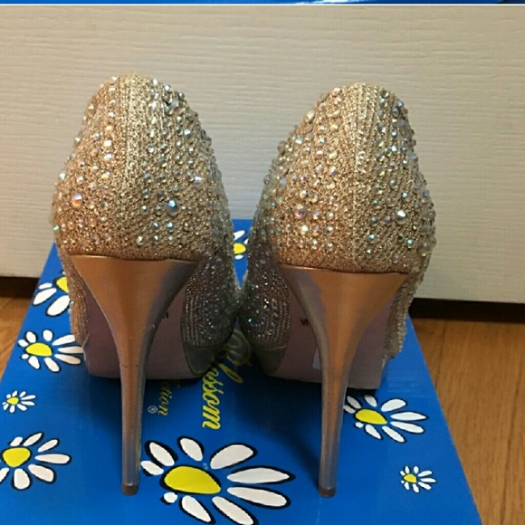 Gold rhinestone prom platform pumps - Picture 2 of 3
